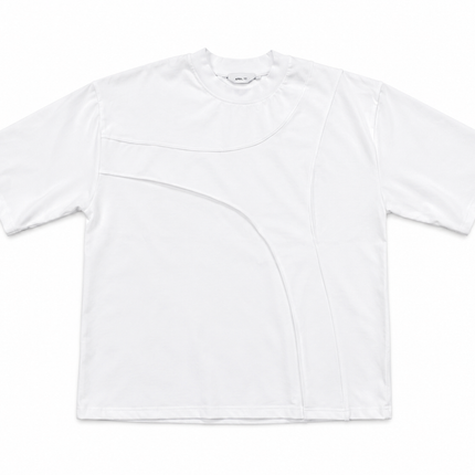 T-SHIRT CON RITAGLI